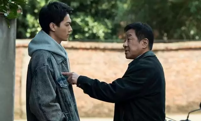 《方圆八百米》高松格自杀引爆父子对立主线 _ 相关图片 《方圆八百米》高松格自杀引爆父子对立主线 _ 相关图片