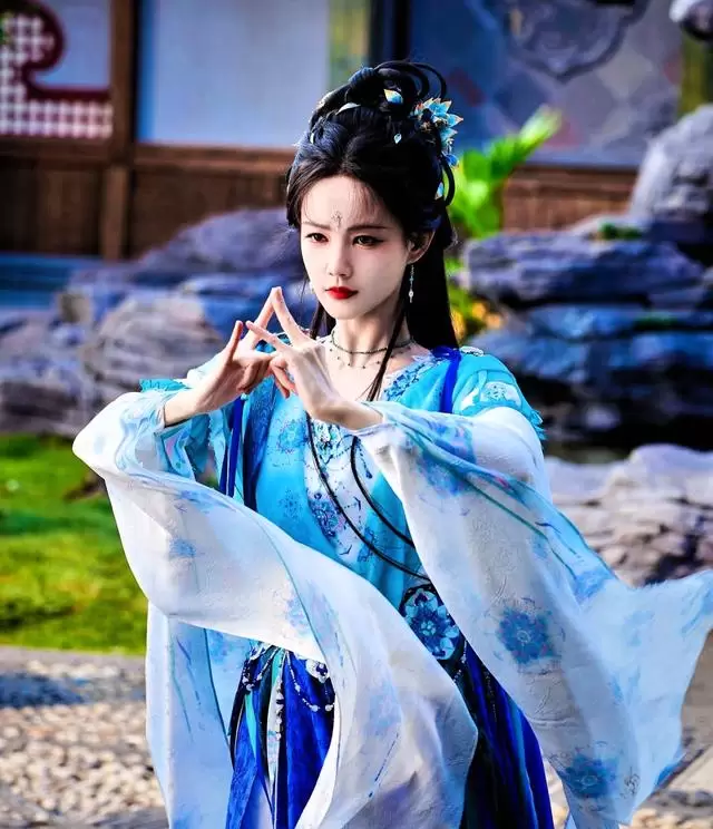 腾讯芒果爱奇艺齐推新剧,《古乐风华录》《等到你》等五部重点剧集定档动态 _ 现场图 腾讯芒果爱奇艺齐推新剧,《古乐风华录》《等到你》等五部重点剧集定档动态 _ 现场图