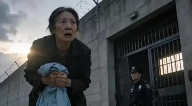 何小满提前出狱七年未归,养父接人时获留信与身世材料 _ 资讯配图 何小满提前出狱七年未归,养父接人时获留信与身世材料 _ 资讯配图