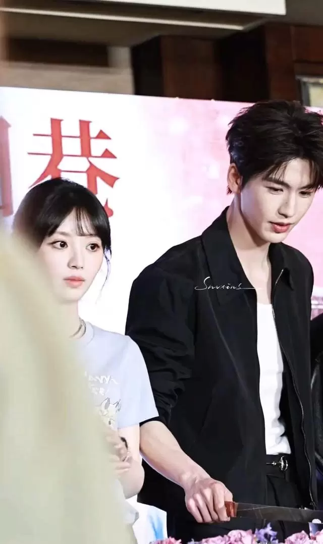 张凌赫古装贵公子形象固化,观众自发构建CP逻辑成现象 _ 相关图片 张凌赫古装贵公子形象固化,观众自发构建CP逻辑成现象 _ 相关图片